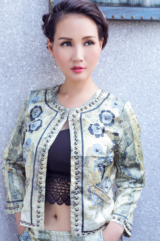 Hoa hậu quý bà Sương Đặng sang trọng với đầm ánh bạc ảnh 8